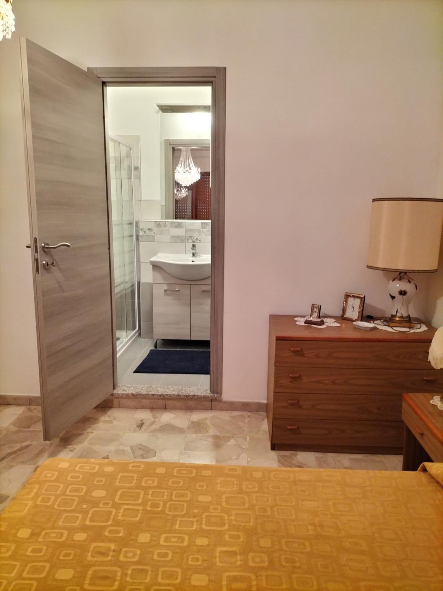 بيسكيناس B&B Anna الغرفة الصورة